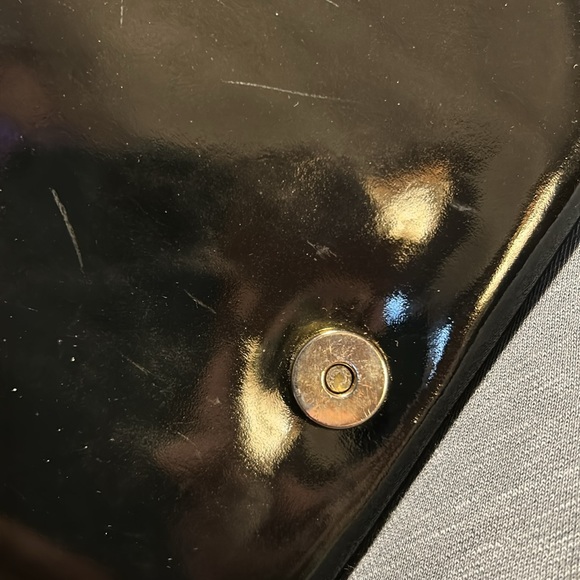 Vintage Chanel Black Quilted Patent leather Round top CC Flap Bag 1215c45 - Picture 15 of 16